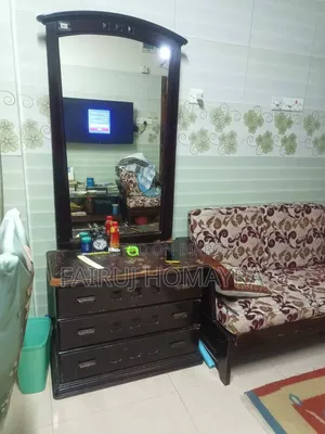 মেহগনি ড্রেসিং টেবিল