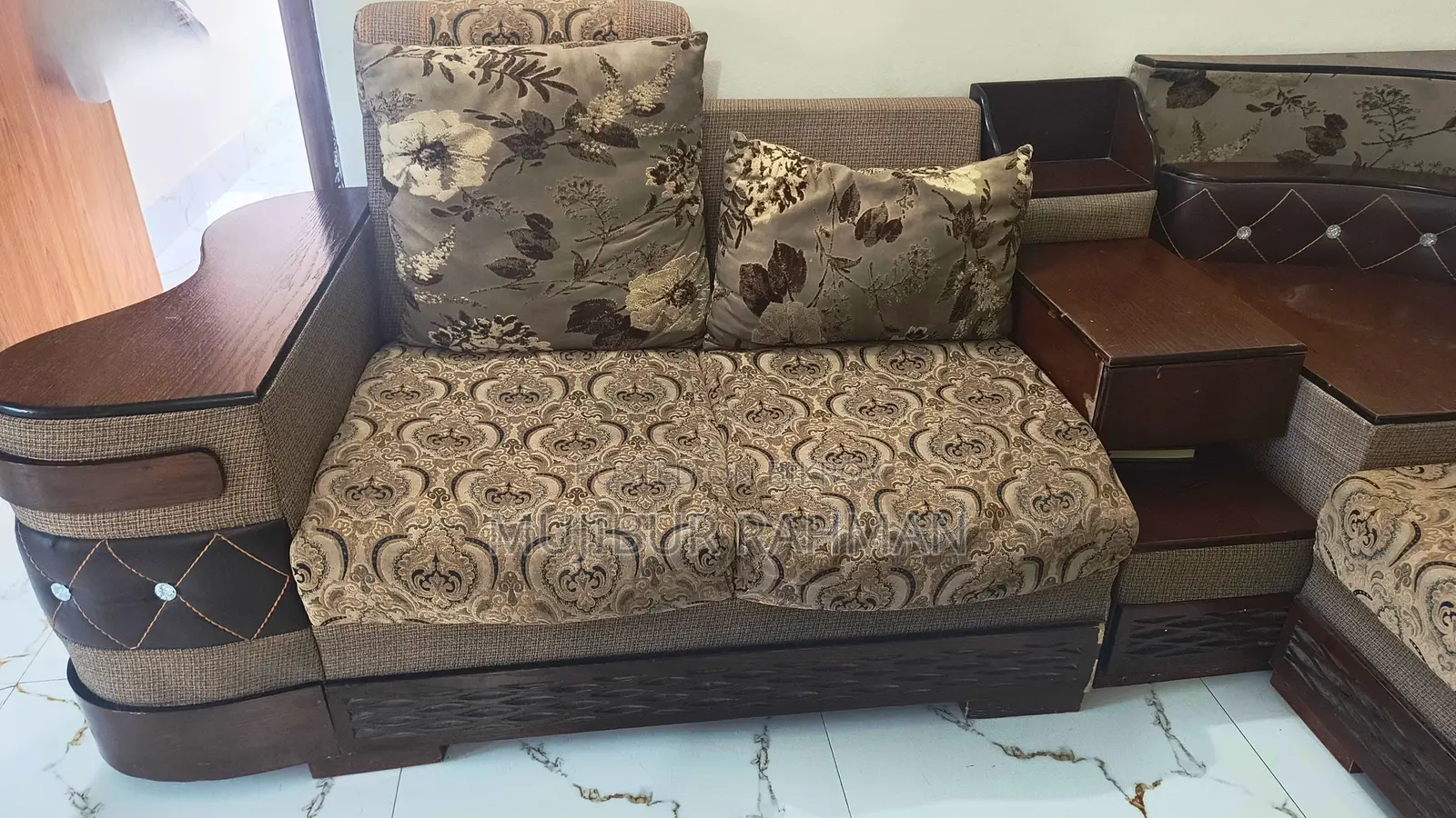 বিক্রির জন্য ব্যবহৃত সোফা