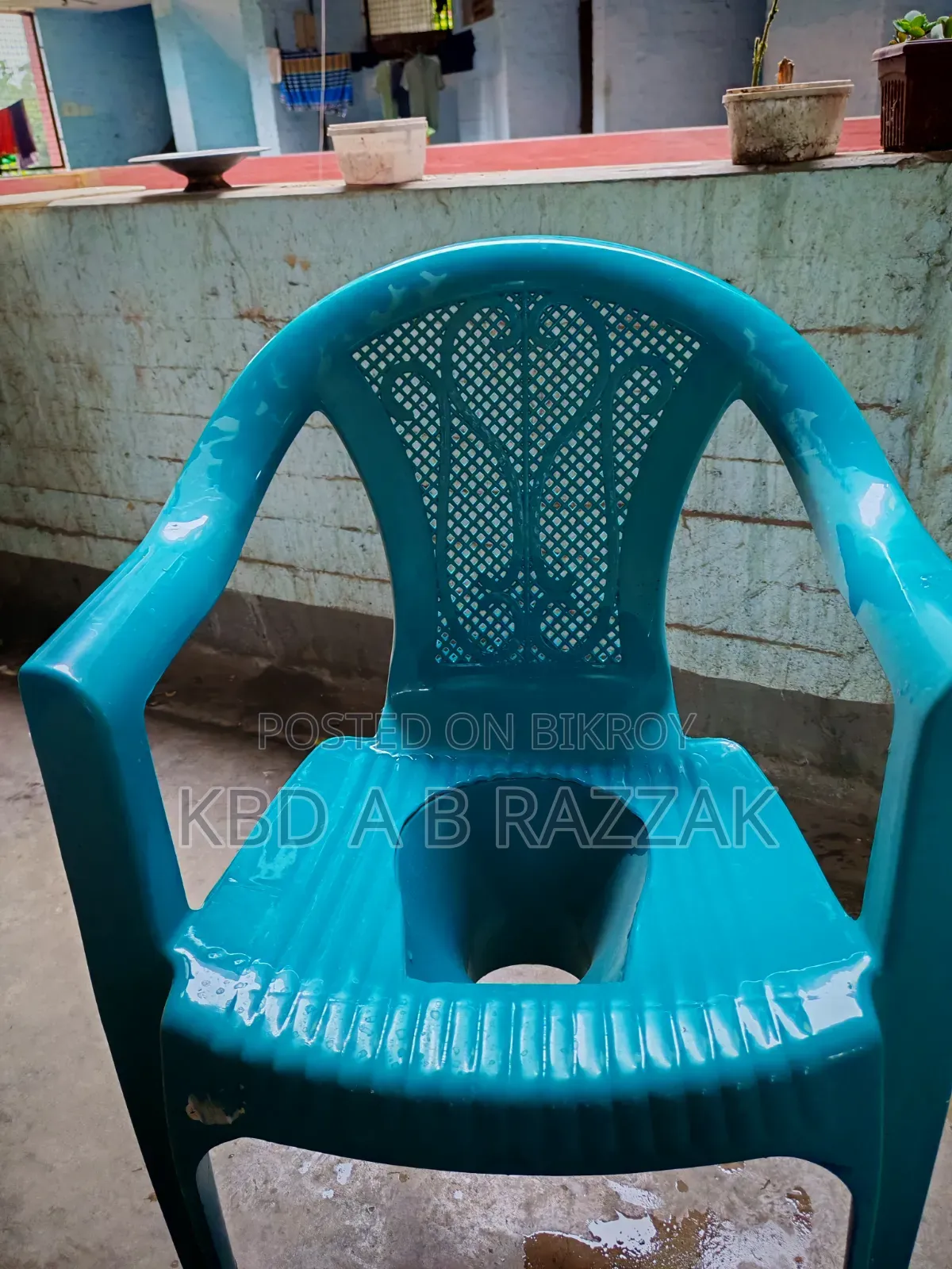 নতুন কমোড চেয়ার।