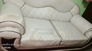 সোফা ব্যবহার হয়েছে