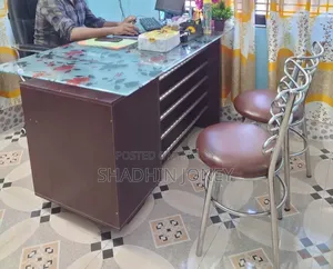 অফিস টেবিল বস চেয়ার