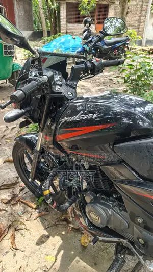 বাজাজ পালসার ১৫০ ২০২২ ব্ল্যাক