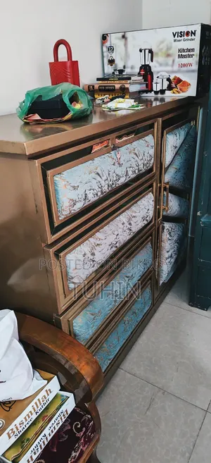 Golden Design, Modern Look Wardrobe