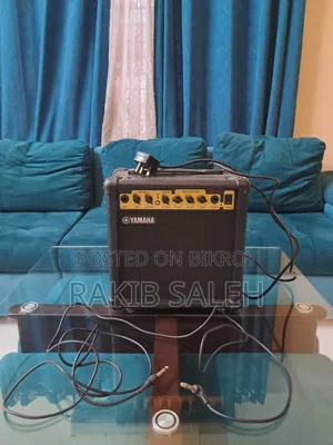 একটি ইয়ামাহা জিএ-১৫ ইলেকট্রনিক গিটার অ্যামপ্লিফায়ার এর অরিজিনাল প্যাকেজে