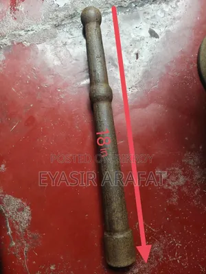 লোহার হামানদিস্তা ১৪ কেজি ওজন।