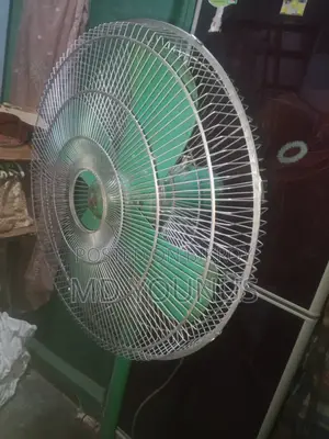 বড় একটি GFC ষ্ট্যান্ড ফ্যান