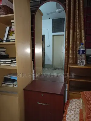 ড্রেসিং টেবিল