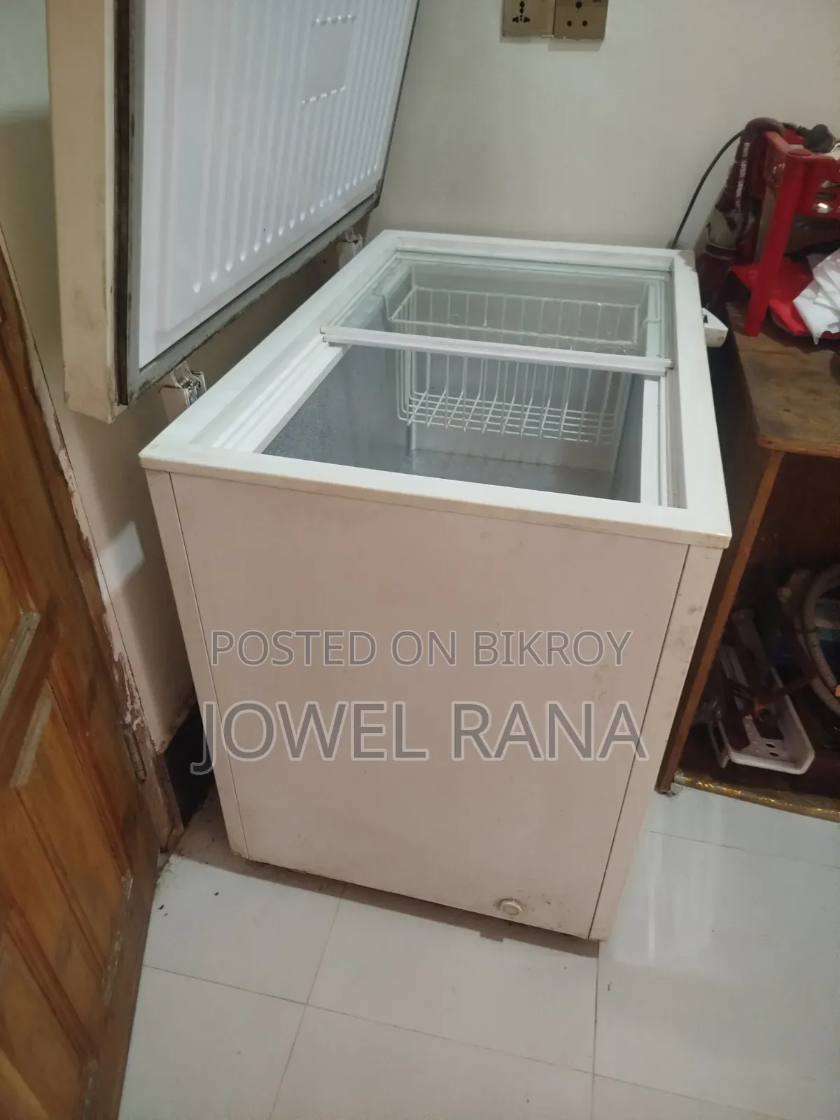 জরুরি ডিপ ফ্রিজটি বিক্রি হবে