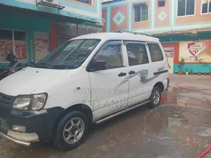 টয়োটা নোয়া ২০০৪ হোয়াইট