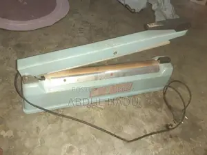 Poly Sealer Packaging Machine