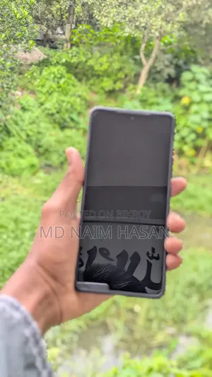 আইকিউওও ২৫৬ জিবি সাদা
