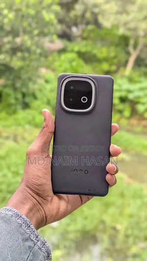 আইকিউওও ২৫৬ জিবি সাদা