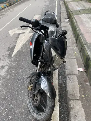 বাজাজ পালসার এনএস ১৬০ ২০১৮ কালো