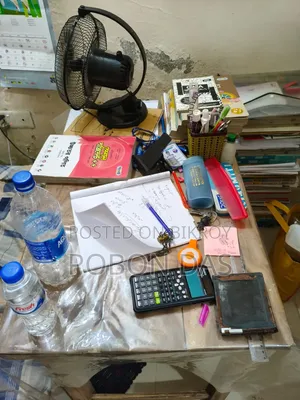 কাঠের টেবিল