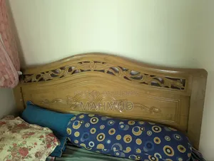 প্রায় নতুন খাট ম্যাট্রেস সহ