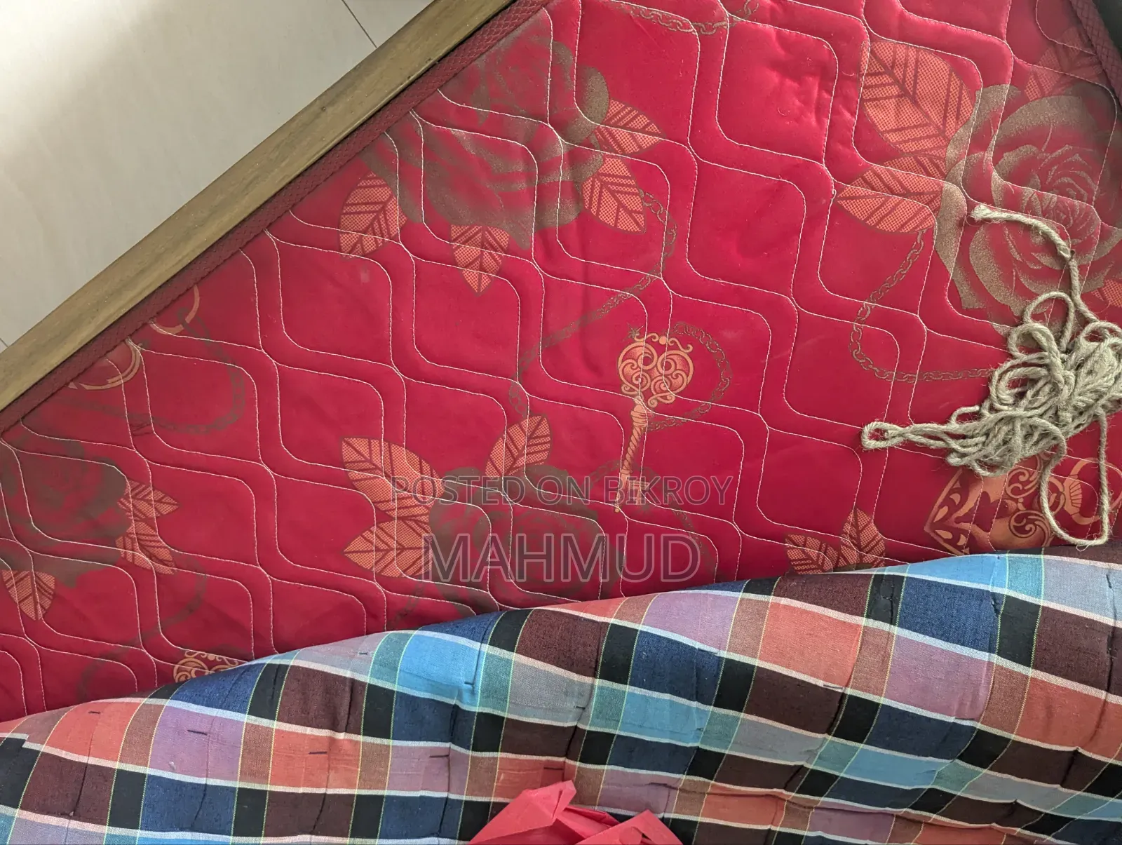 প্রায় নতুন খাট ম্যাট্রেস সহ