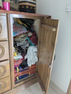 প্রায় নতুন ওয়ার্ডরোব