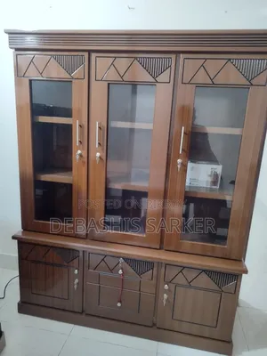 শো‌কেইস ,একদম নতুন। ব‌্যবহার হয় নাই ।