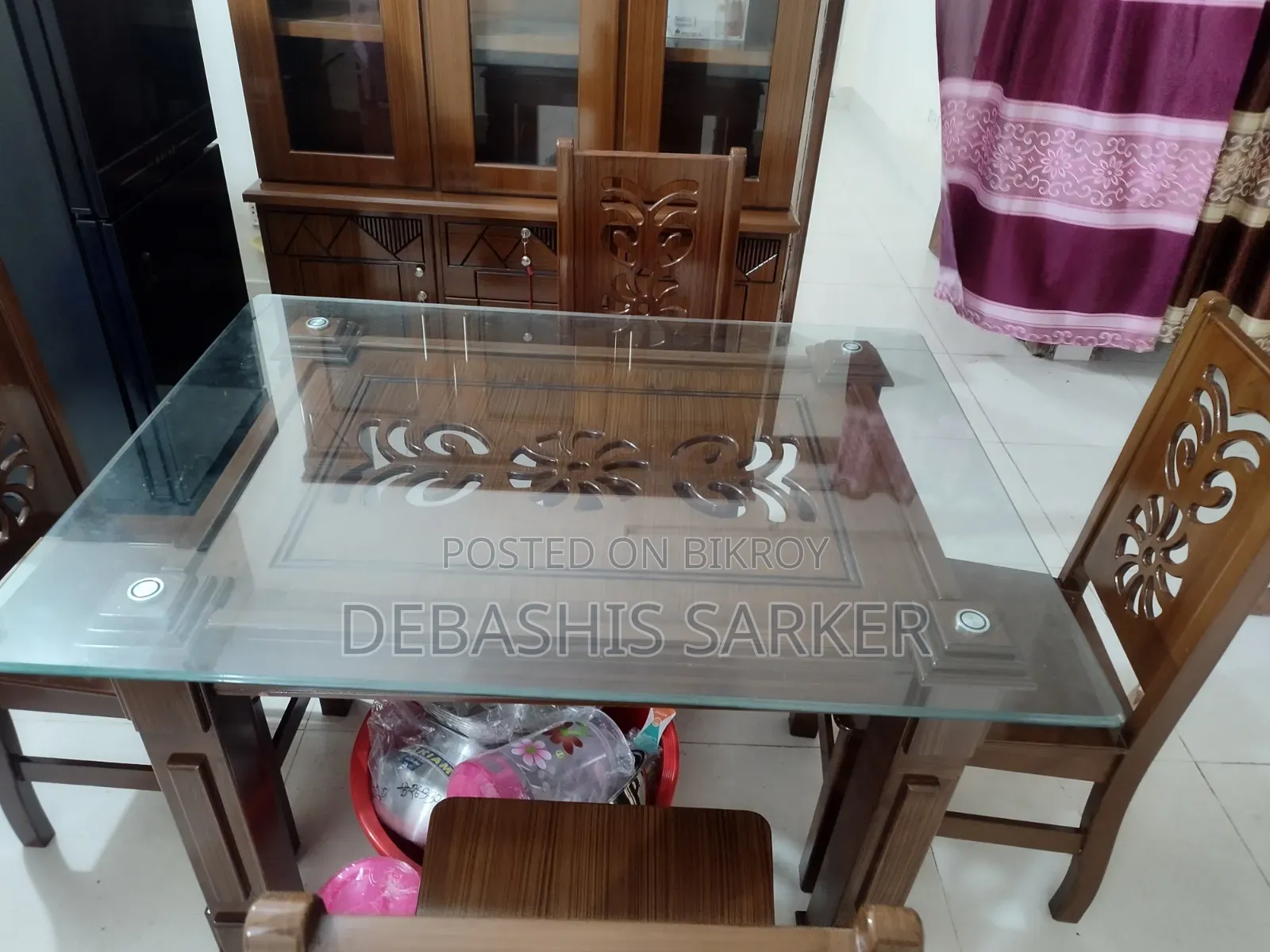 শো‌কেইস ,একদম নতুন। ব‌্যবহার হয় নাই ।