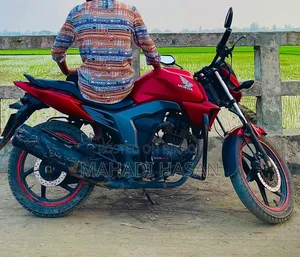 নতুন হোন্ডা সিবি ২০১৬ রেড
