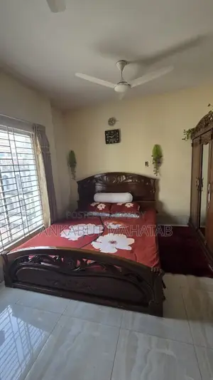 রাজকীয় ক্লাসিক্যাল উডেন বেডরুম সেট বিক্রি হবে (প্রিমিয়াম কোয়ালিটি)