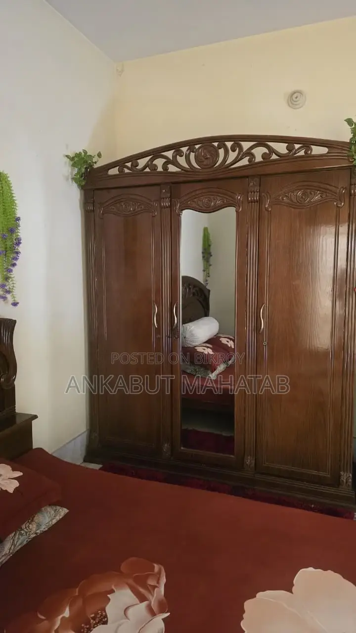 রাজকীয় ক্লাসিক্যাল উডেন বেডরুম সেট বিক্রি হবে (প্রিমিয়াম কোয়ালিটি)
