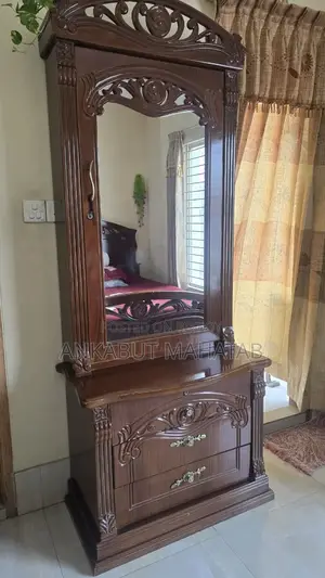 রাজকীয় ক্লাসিক্যাল উডেন বেডরুম সেট বিক্রি হবে (প্রিমিয়াম কোয়ালিটি)