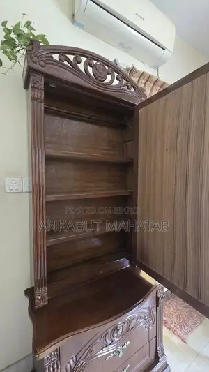 রাজকীয় ক্লাসিক্যাল উডেন বেডরুম সেট বিক্রি হবে (প্রিমিয়াম কোয়ালিটি)