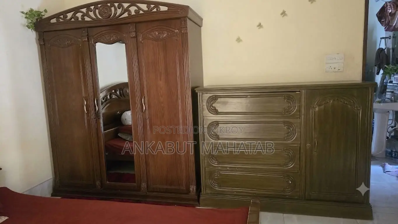 রাজকীয় ক্লাসিক্যাল উডেন বেডরুম সেট বিক্রি হবে (প্রিমিয়াম কোয়ালিটি)