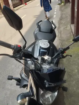 ইয়ামাহা এফজেড ২০২৪ গ্রে