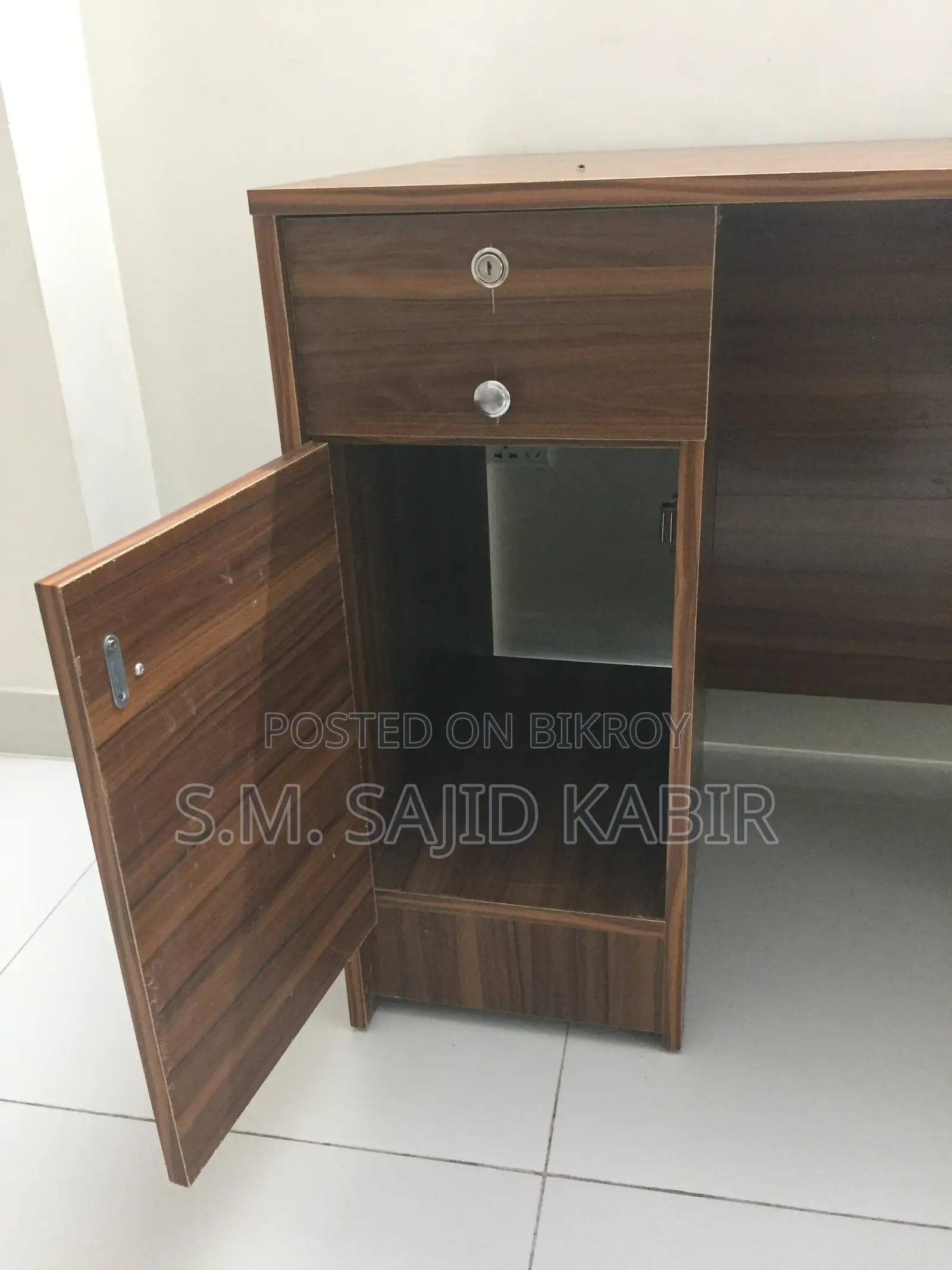 Large Study Table বিক্রয় হবে