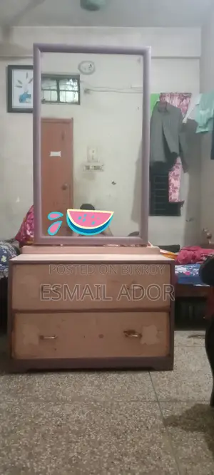 ড্রেসিং টেবিল
