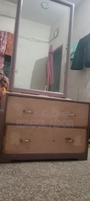 ড্রেসিং টেবিল