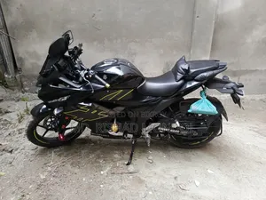 সুজুকি গিক্সার ২০২৪ ব্ল্যাক