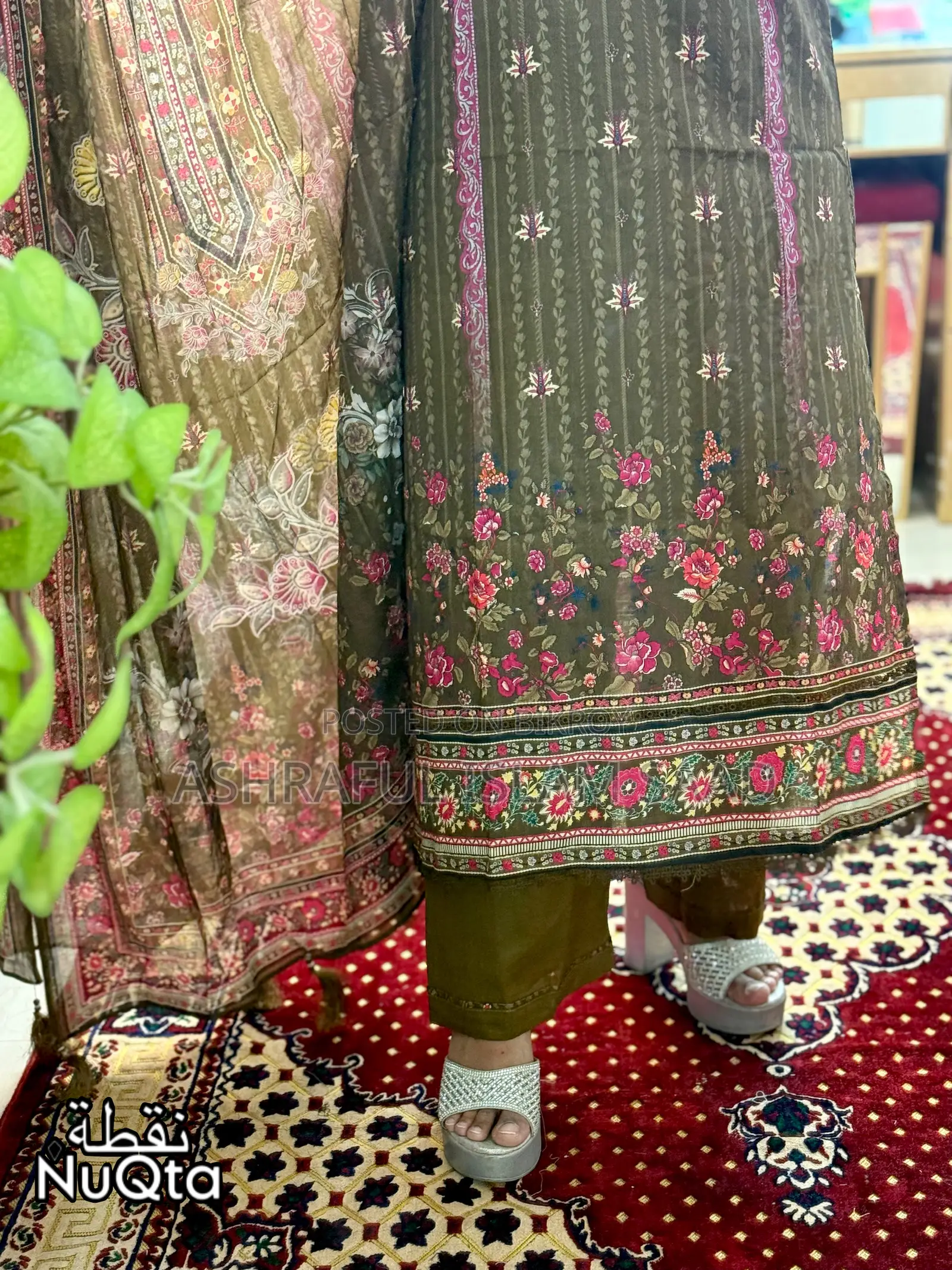 নারীদের জন্য প্রিমিয়াম পাকিস্তানি স্টাইল সেলাই করা ৩ পিস লন ড্রেস