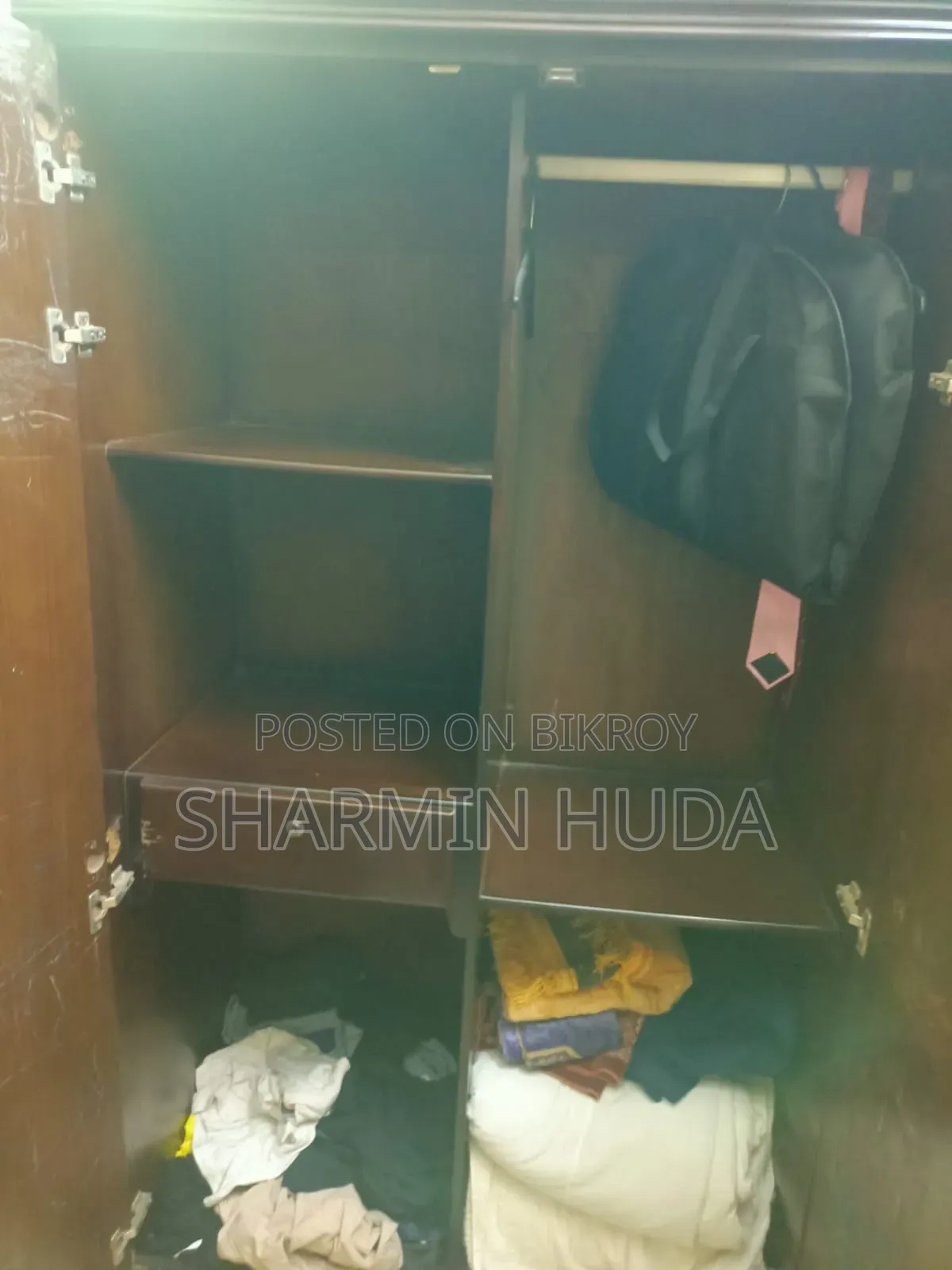 ব্যবহৃত আলমারি বিক্রি হবে