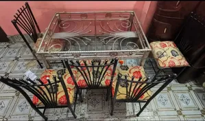 Glass এর টেবিল