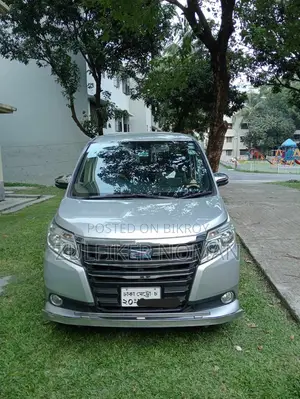 Toyota Noah 1.8 FWD Hybrid (7 Seater) 2016 Silver