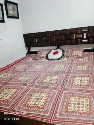 মালায়শিয়ান কাঠের ৬ ফিট বাই ৭ ফিট খাট, ফুল ফ্রেশ নতুনের মতো