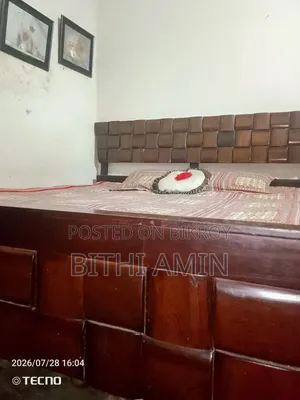 মালায়শিয়ান কাঠের ৬ ফিট বাই ৭ ফিট খাট, ফুল ফ্রেশ নতুনের মতো