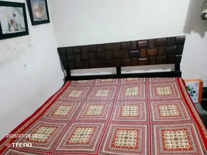 মালায়শিয়ান কাঠের ৬ ফিট বাই ৭ ফিট খাট, ফুল ফ্রেশ নতুনের মতো