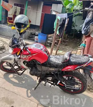 ইয়ামাহা এফজেড ২০১৫ লাল