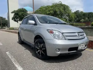 টয়োটা আইএসটি ২০০৪ সিলভার