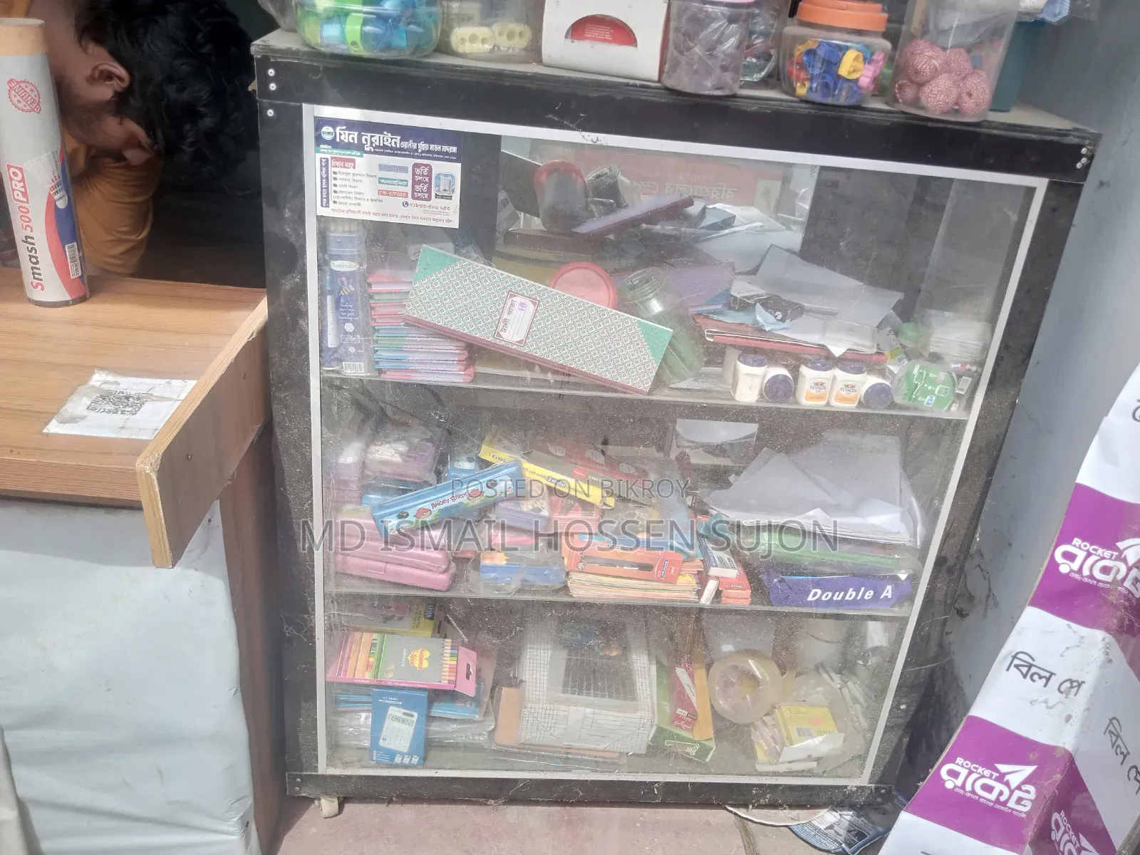 দোকানের র্যাক এবং কাউন্টার অ্যালুমিনিয়াম শোকেস