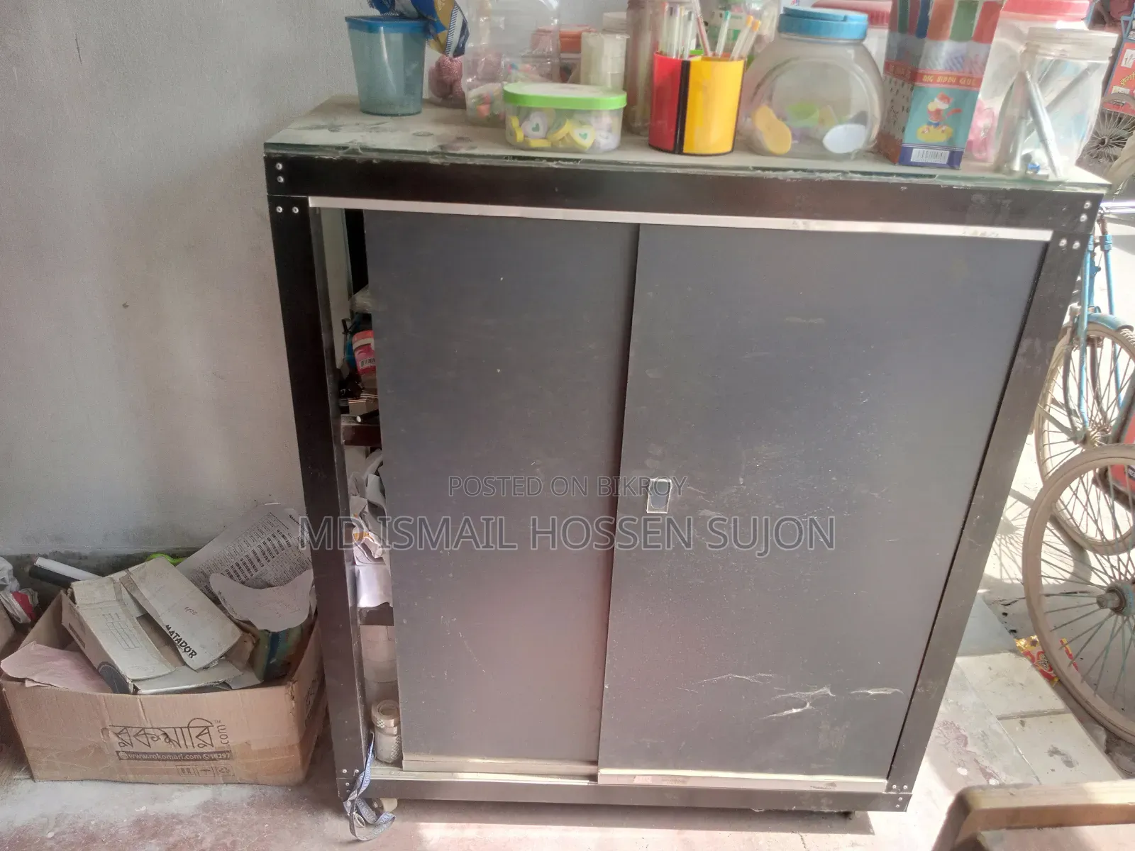দোকানের র্যাক এবং কাউন্টার অ্যালুমিনিয়াম শোকেস