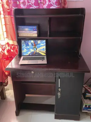 পড়ার টেবিল