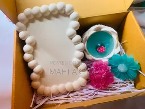 ভালোবাসা এবং যত্নের সাথে তৈরি জিপসাম পণ্য এবং সুগন্ধযুক্ত মোমবাতি।