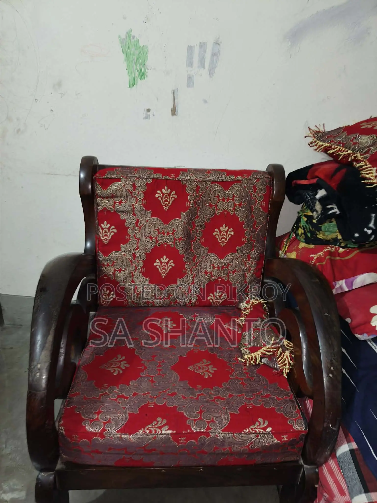 দুইটা শিশু কাঠের সোফাসেট বিক্রয় হইবে
