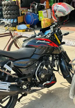 বাজাজ পালসার ১৫০ ২০২২ রেড