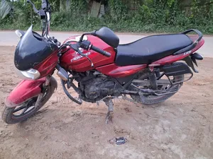 বাজাজ ডিসকভার ১৩৫ ২০১১ রেড